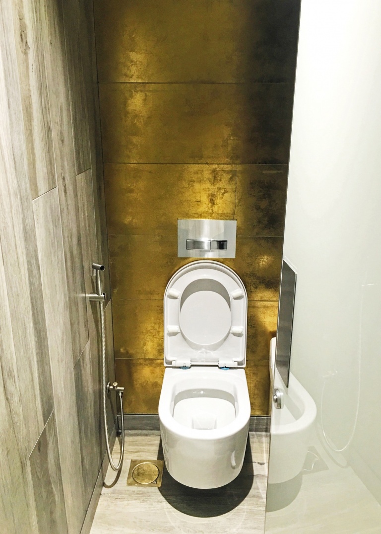d3 gold bathroom2